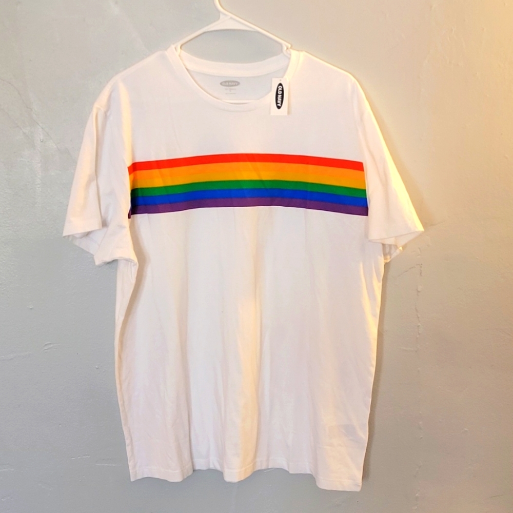 Old navy 🌈 tee